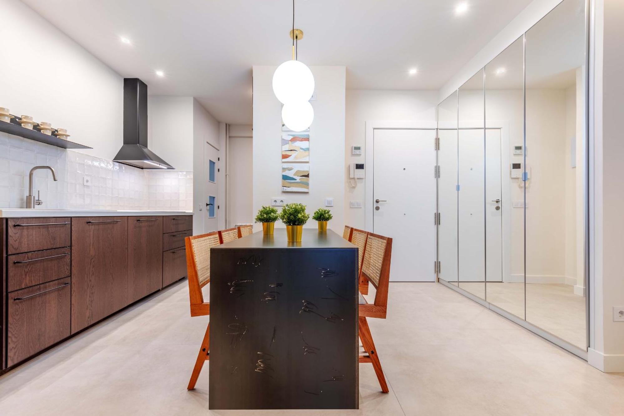 Apartamento Puerta De America Vii En *